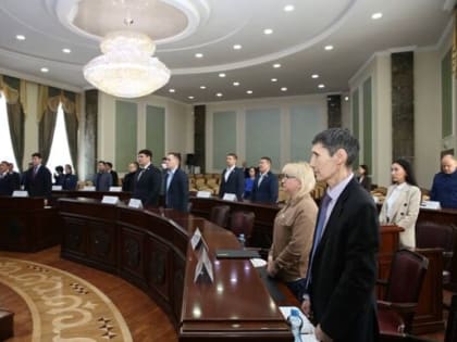 Внеочередная сессия Якутской городской Думы: награждение граждан и решение по референдуму