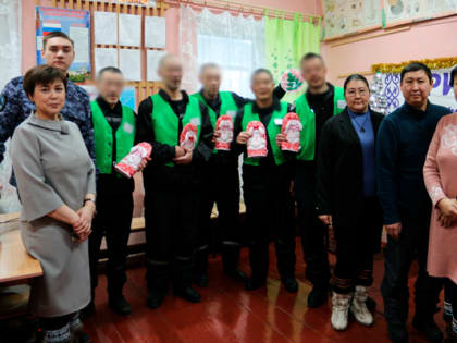 Осужденные, обучающиеся в профессиональном училище № 318, подготовили новогодние сувениры для своих близких