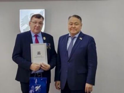 Альберт Семенов поздравил журналистов с Днём российской печати