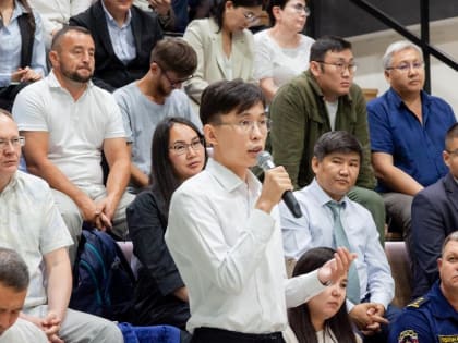 СВФУ: глава Якутии Айсен Николаев объявил о мерах поддержки для студентов, молодых ученых и специалистов