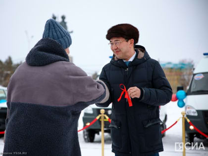 Больницы Якутии получили новые автомобили