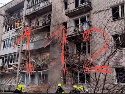 СМИ: БПЛА врезался в жилой дом в Петербурге