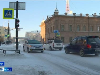 Низкие температуры в Якутске: Как зимние холода влияют на жизнь горожан