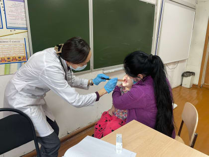 Дневник «мобильных докторов»: Врачи начали прием жителей Момского района