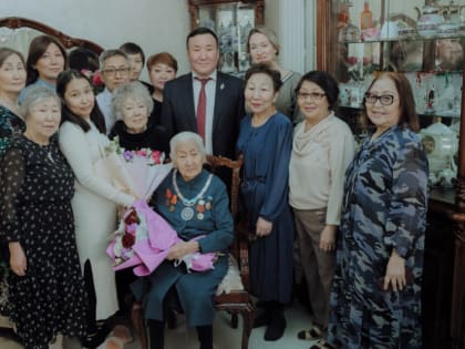 Медаль 80-летия Победы вручили в Якутске ветерану тыла Федоре Ивановой в день ее 103-летия