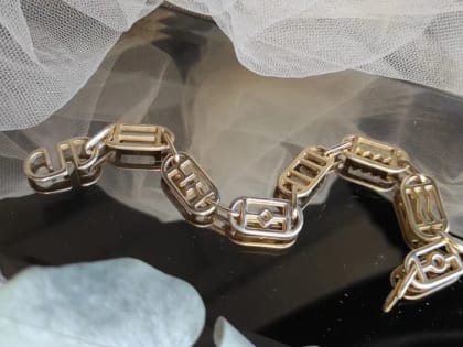 Выпускники летней школы ювелирного дизайна АГИКИ, UU с индустриальным партнером «Сэйбиэм» представили итоговые коллекции