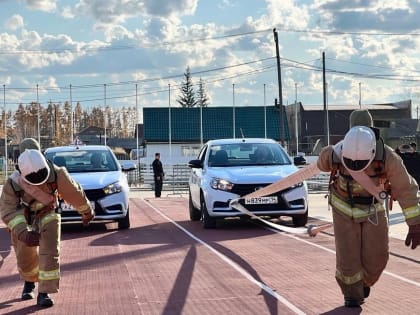 Трем студентам Верхневилюйского техникума вручили знаки «Доблесть и честь»