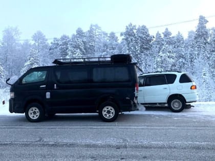 В тумане одна "Тойота" "догнала" другую на федеральной трассе "Лена"