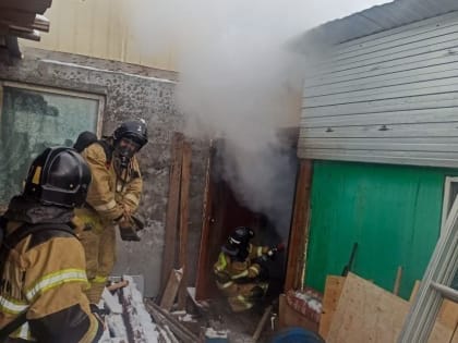 Частный дом горел в центре Якутска