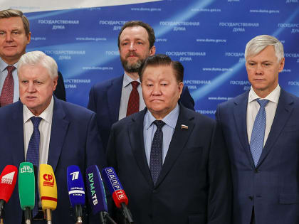 Сергей Миронов высмеял авторов фейка, которые приписали ему желание «упростить русский язык»