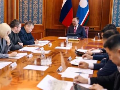 Айсен Николаев провел совещание по развитию микрорайона 