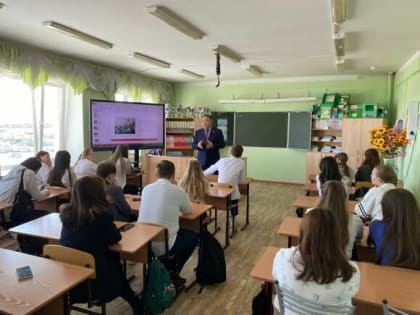 Альберт Семенов провел открытый урок школе №32 города Якутска