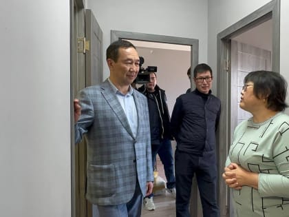 Глава Якутии в гостях у новоселов Звездного