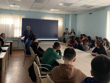 В АГИКИ прошел единый урок в День памяти о геноциде советского народа