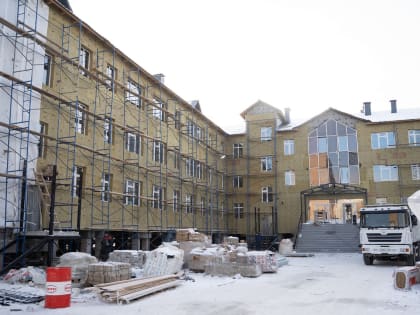 Евгений Григорьев проверил ход строительства пристроев к школам № 26 и 29 Якутска