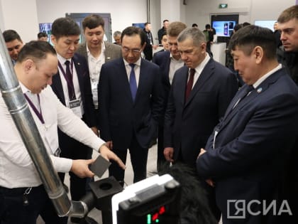 Подготовка к паводку, поездки в районы, встречи с населением: обзор работы главы Якутии за апрель