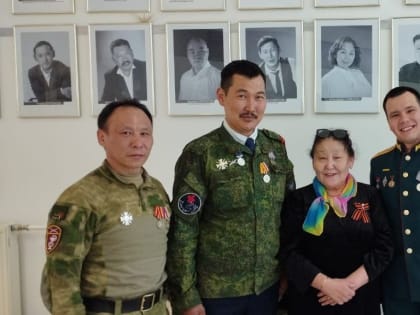 Первых гражданских врачей Якутии, работавших на территории СВО, отметили наградами