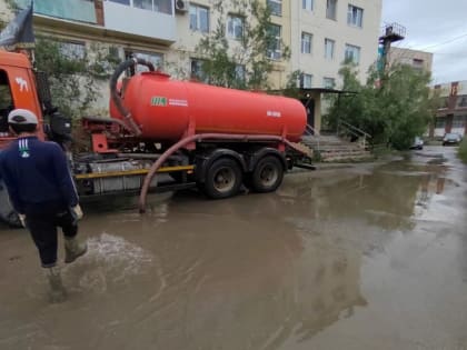 Более 10 тысяч кубометров воды откачали после дождя в Якутске
