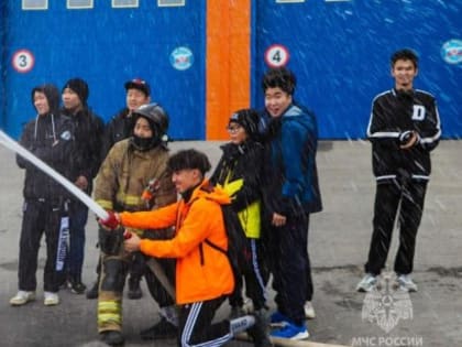 Сотрудники МЧС Якутии провели День открытых дверей в пожарной части