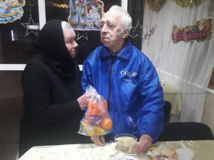 Подопечных социальной столовой поздравили с Рождеством Христовым
