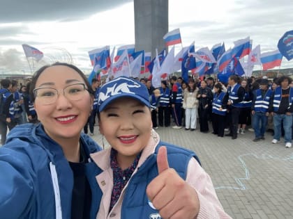 Более 100 активистов «Единой России» в Якутске приняли участие в автопробеге, посвященном Дню России