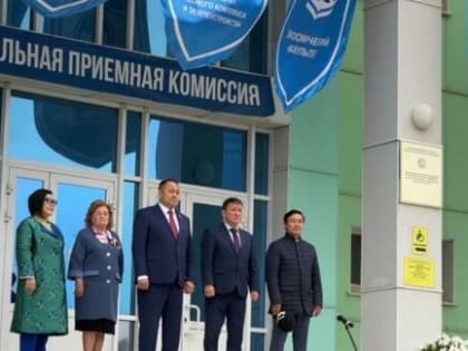 Альберт Семенов поздравил с началом учебного года студентов АГАТУ