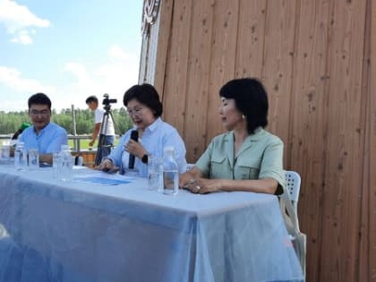 Круглый стол с участием министра образования и науки Якутии состоялся в Чурапче