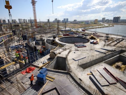 Айсен Николаев проверил ход строительства Арктического центра эпоса и искусств и Государственной филармонии Якутии