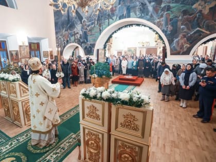 Рождественская литургия прошла в Якутске на двух языках