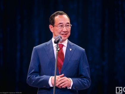 Премии лучшим школьникам Якутии 2023 года вручил Айсен Николаев