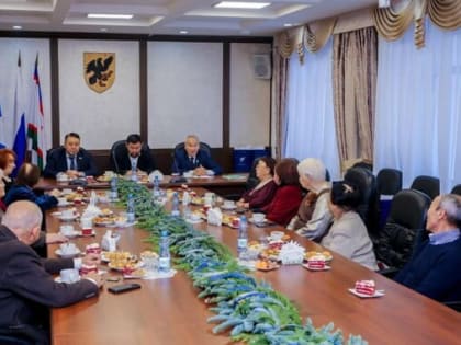 Альберт Семенов встретился с Высшим советом старейшин города Якутска