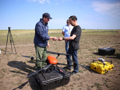 Айсен Николаев посетил показательные полеты дронов компании БАС на полигоне СВФУ