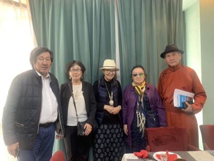 Во мгновенье город окунулся в снежную стихию, дворники «Лексуса» отказали…