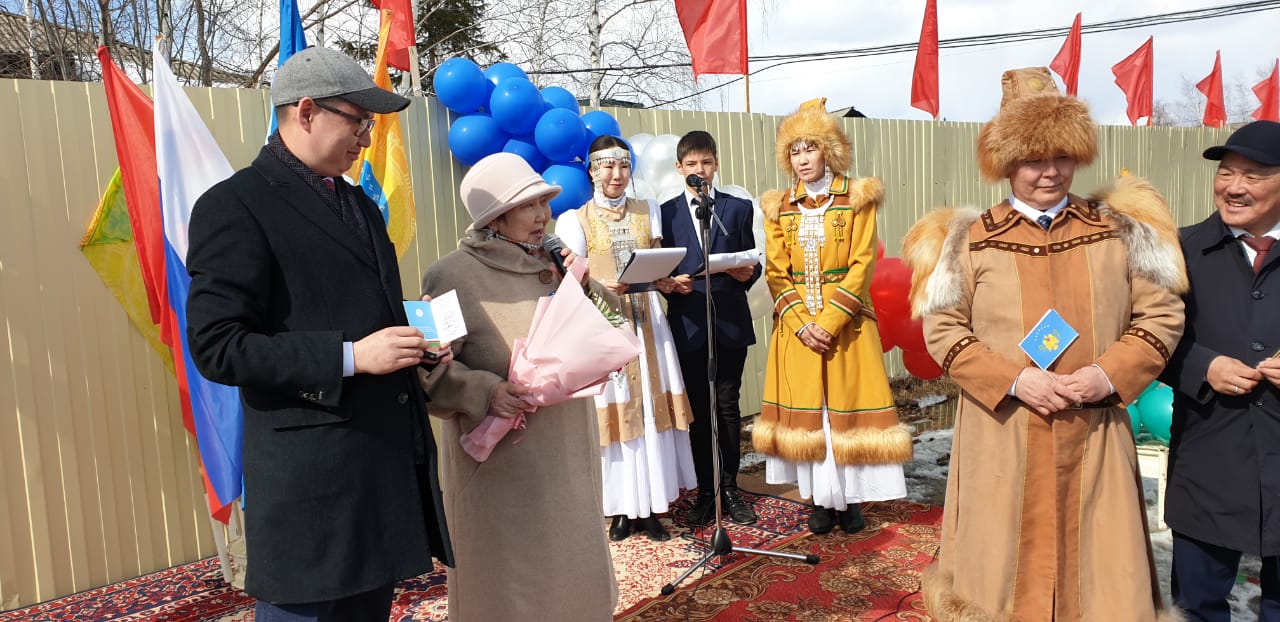 Погода нюрбе на дней. Нюрба новый-год. Нюрба 1 школа. День гимназии Нюрба. 100 Лет Якутской АССР.