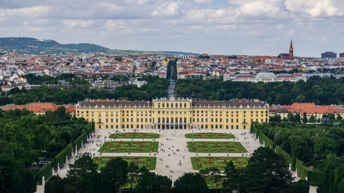 Vienna During Easter: 10 Amazing Things To Do - Ostermarkt Schloss Schönbrunn