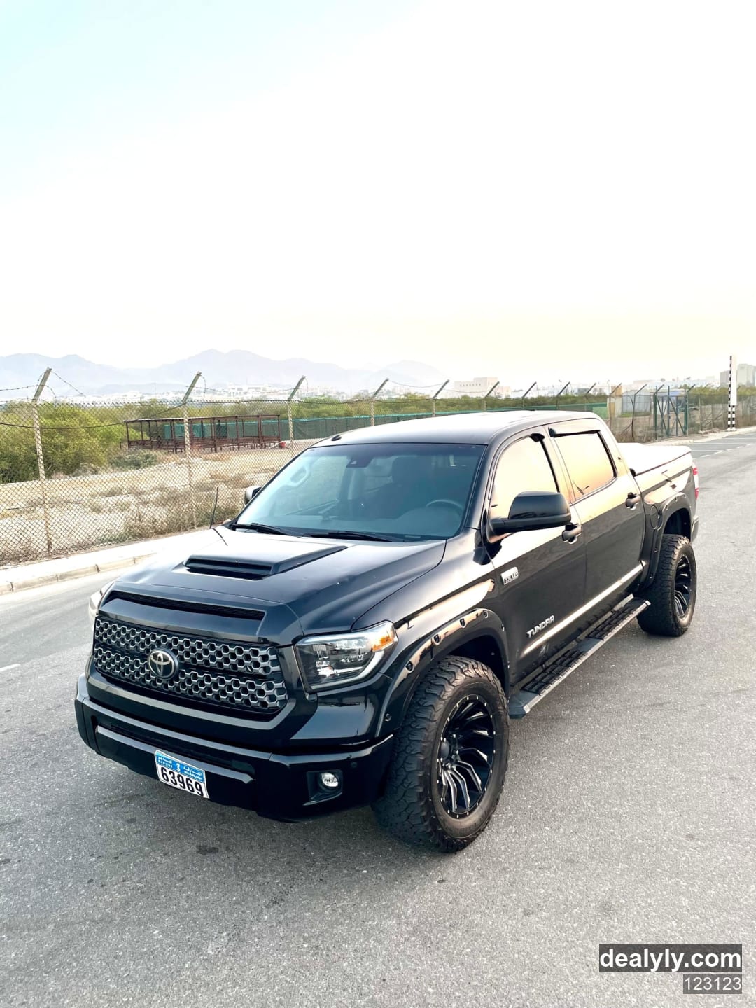 toyota Toyota Tundra essence — like new - Photo 1