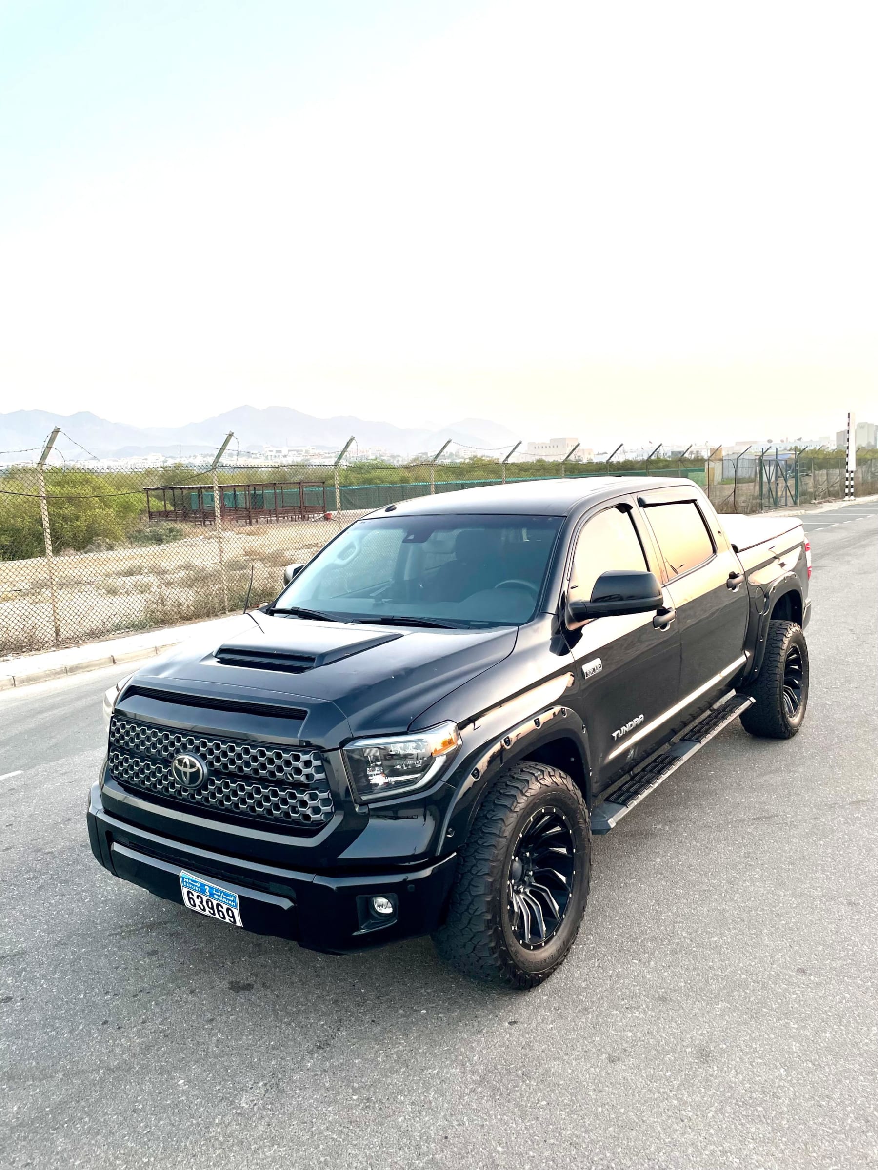 toyota Toyota Tundra essence — like new - 1