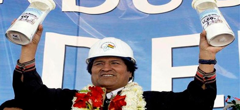 Plantas - Evo Morales con carbonato de litio.jpg