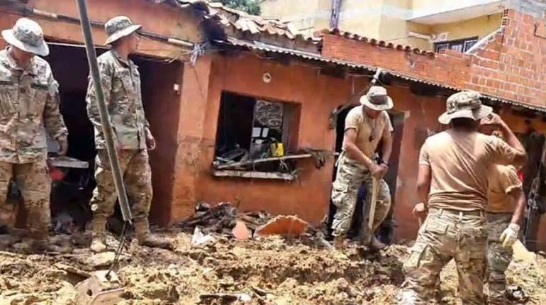 Militares en labores de limipieza en Tarija.jpg