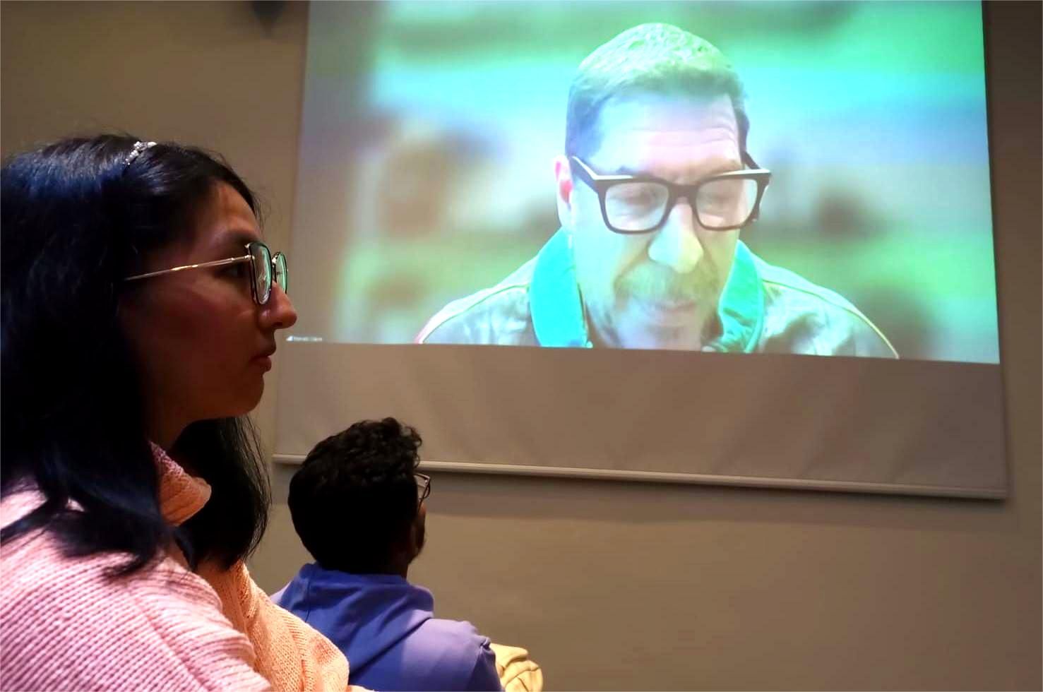 Marcelo Claure y estudiantes de la ePC.jpeg
