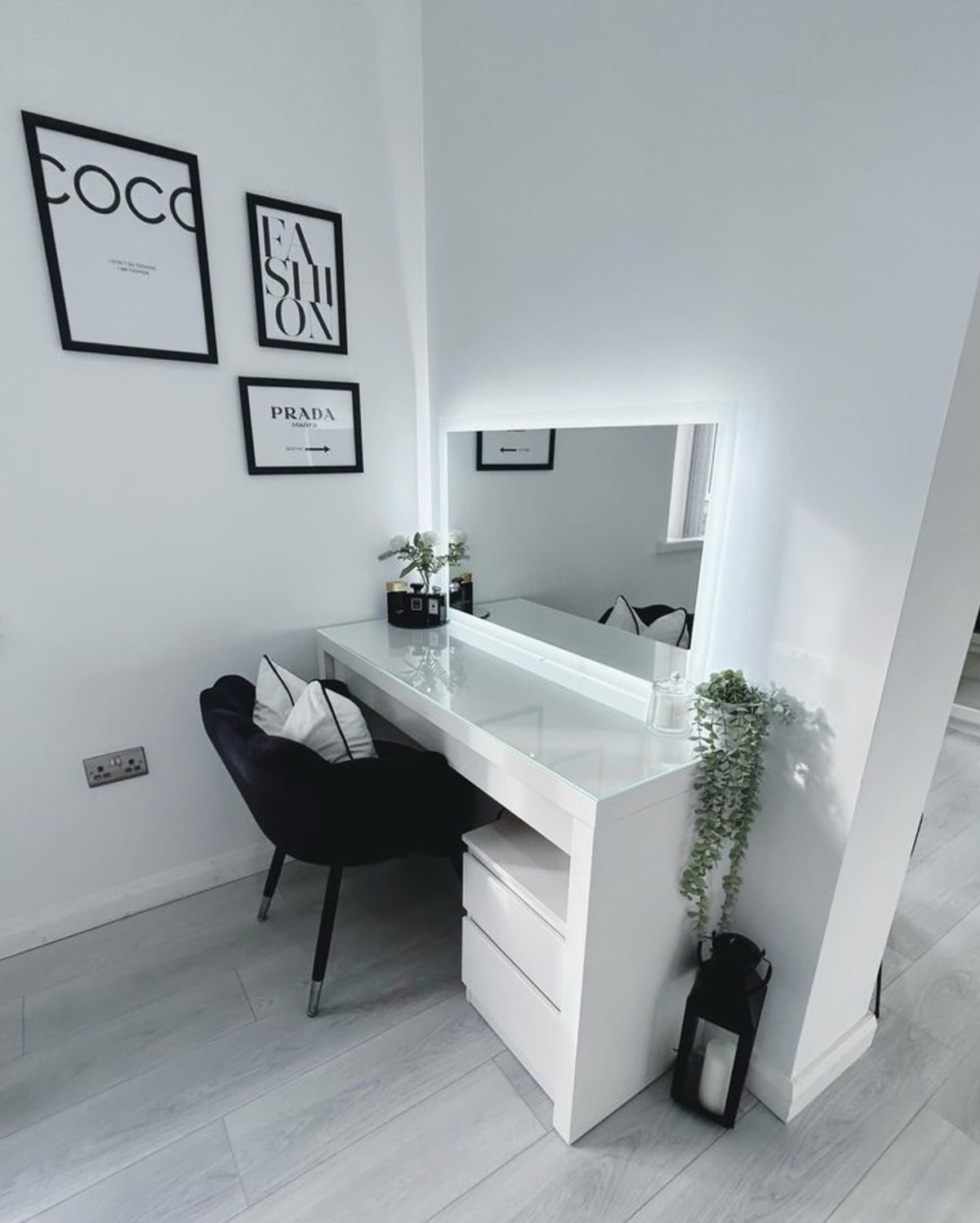 White Mdf Dressing Table (1 of 1)
