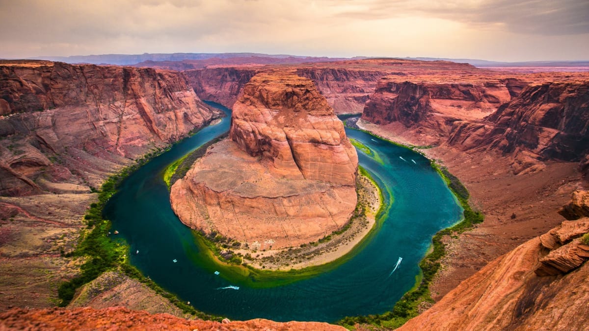A Canyon with the Colorado doing a horsehsoe bend. 
