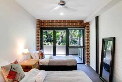 Australien - Jonson Street - 📸 Lights, Camera, Byron: A 9-Night Film Festival Retreat in Byron Bay, Australia 🇦🇺 - 2