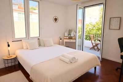 Portugal - Funchal - Modern, Spacious & Beautiful Coliving Villa in prime location - Funchal, Madeira | Adventure, Nature and Fun on the Dream Island of Madeira 🌴 | Modern Room with Sea view Balcony, AC, Work Setup - 1