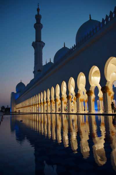 Vereinigte Arabische Emirate - Sheikh Zayed Grand Mosque - 𝗘𝘅𝗽𝗹𝗼𝗿𝗶𝗻𝗴 𝘁𝗵𝗲 𝗽𝘂𝗿𝗲 𝗟𝗶𝗳𝗲𝘀𝘁𝘆𝗹𝗲 𝗼𝗳 𝗗𝘂𝗯𝗮𝗶 3.𝟬 🇦🇪🏎🐪 - 3