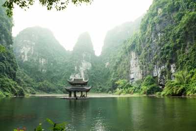 Vietnam - Tràng An - 🇻🇳 The Magic of Vietnam: A 14-Night Journey Through Hanoi, Ninh Binh, Hue & Hoi An 🏮
