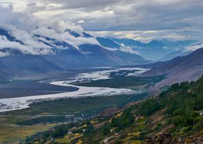 Central Asia - Kharuk - Tajikistan & the Pamir highway! 🇹🇯 Tajiki tribes, Mountain ranges, YAKs and Yurts ⛰️🛖🐃 - 1