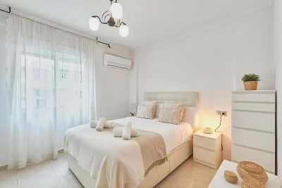 Spanien - Centro - Dynamic trip in Málaga: Sunny Beaches, Pádel and Cooking Paella Workshop (Private Rooms)🌄🥘🏸 - 2