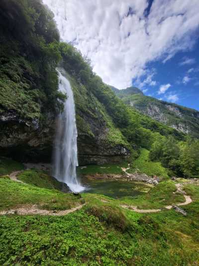 Italien - Goriuda waterfall - WINTER Dolomites Budget Hiking: Weekend Around Nature, Lakes, Mountains and Waterfalls