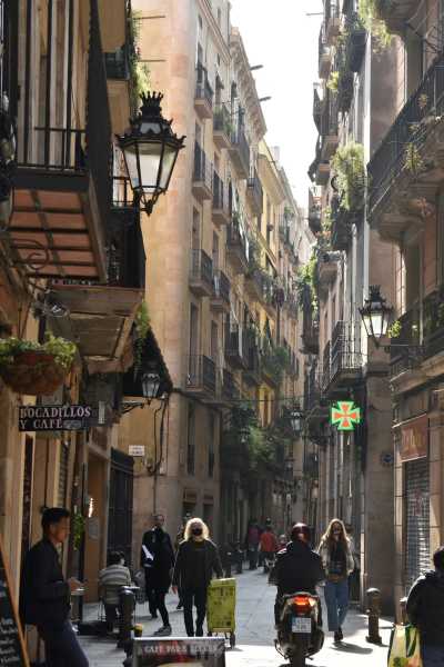 Spanien - El Born Centre de Cultura i Memòria - Barcelona Art Residency: Experience the City Through Art - 1